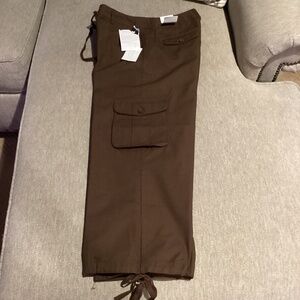 NWT Lizwear cotton dark chocolate brown Capri cargo pants size 6 pockets